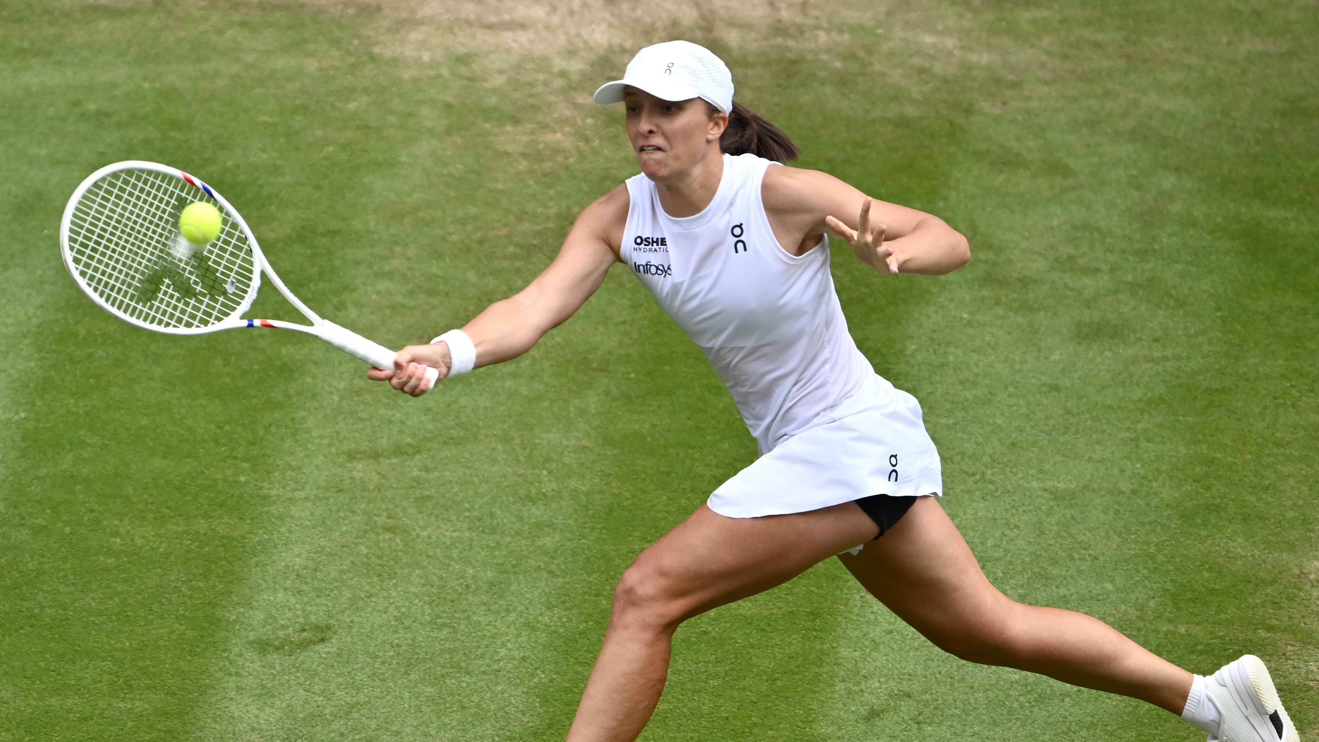 Iga Swiatek playing in the Wimbledon women's semi-final