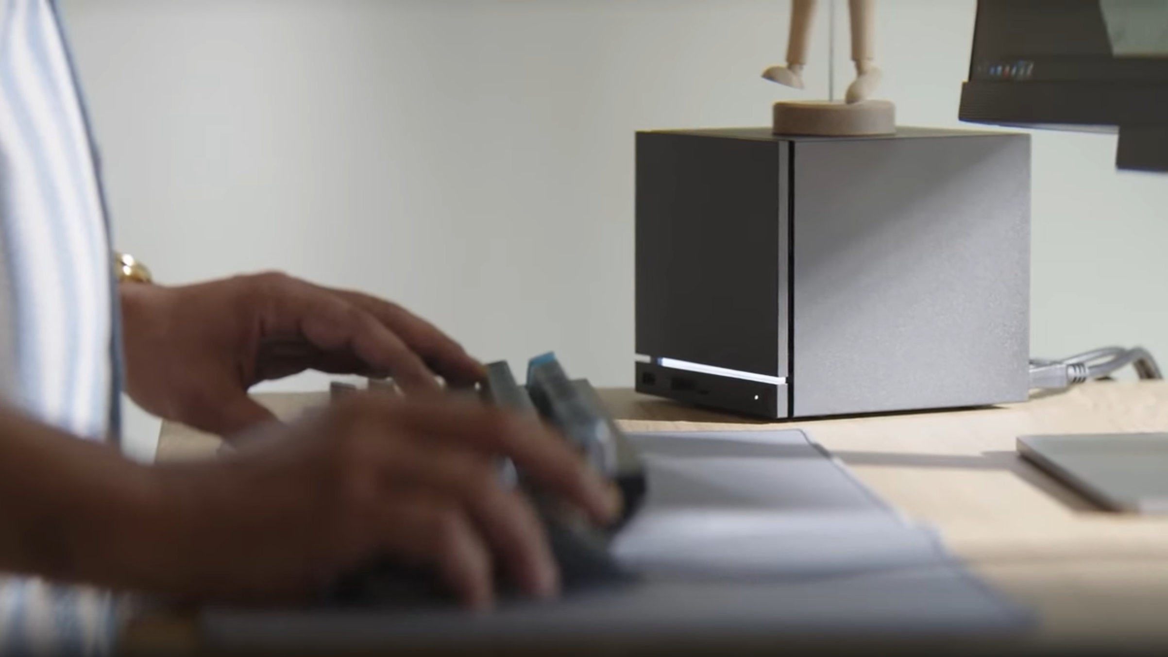 Person using Steam Machine PC