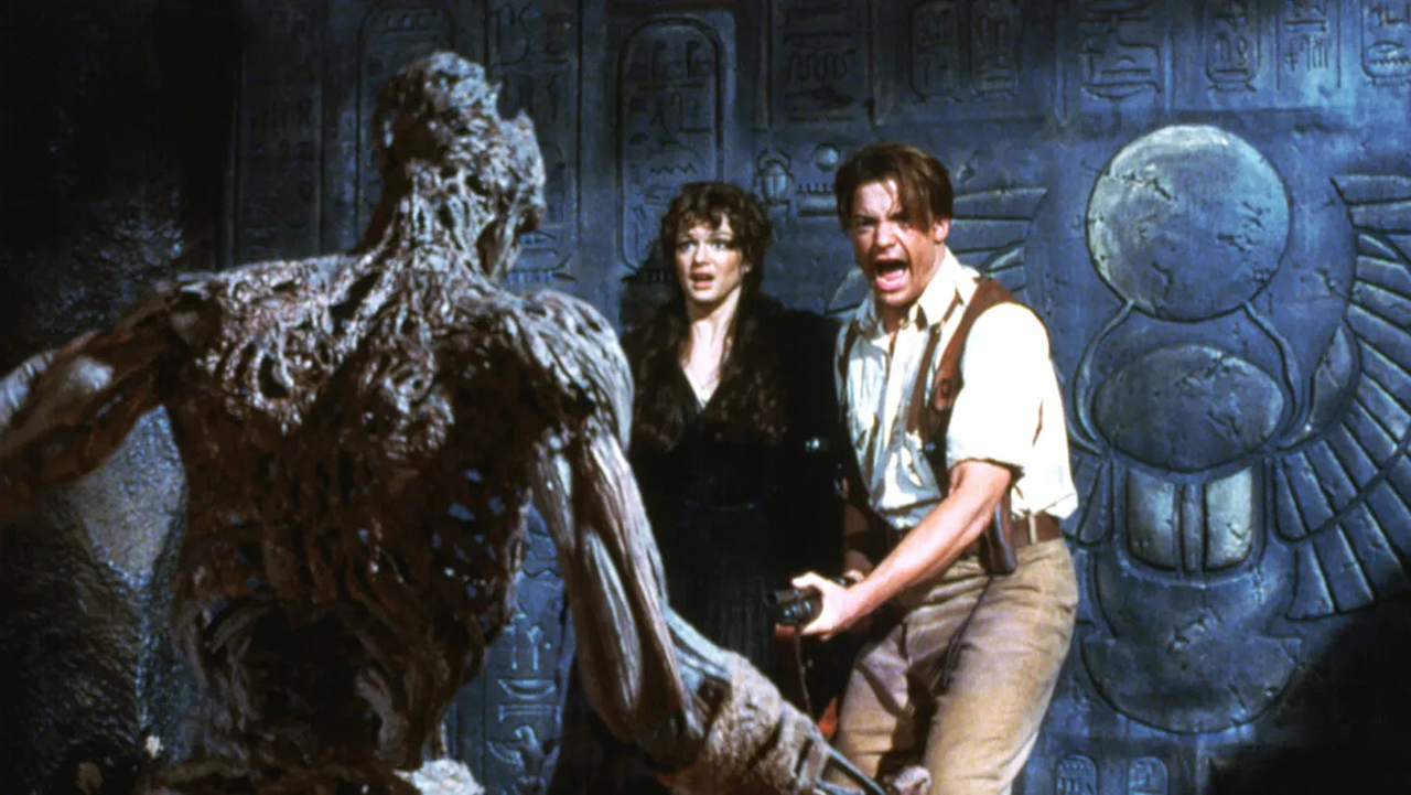 An undead being approaching Evelyn and Rick in The Mummy