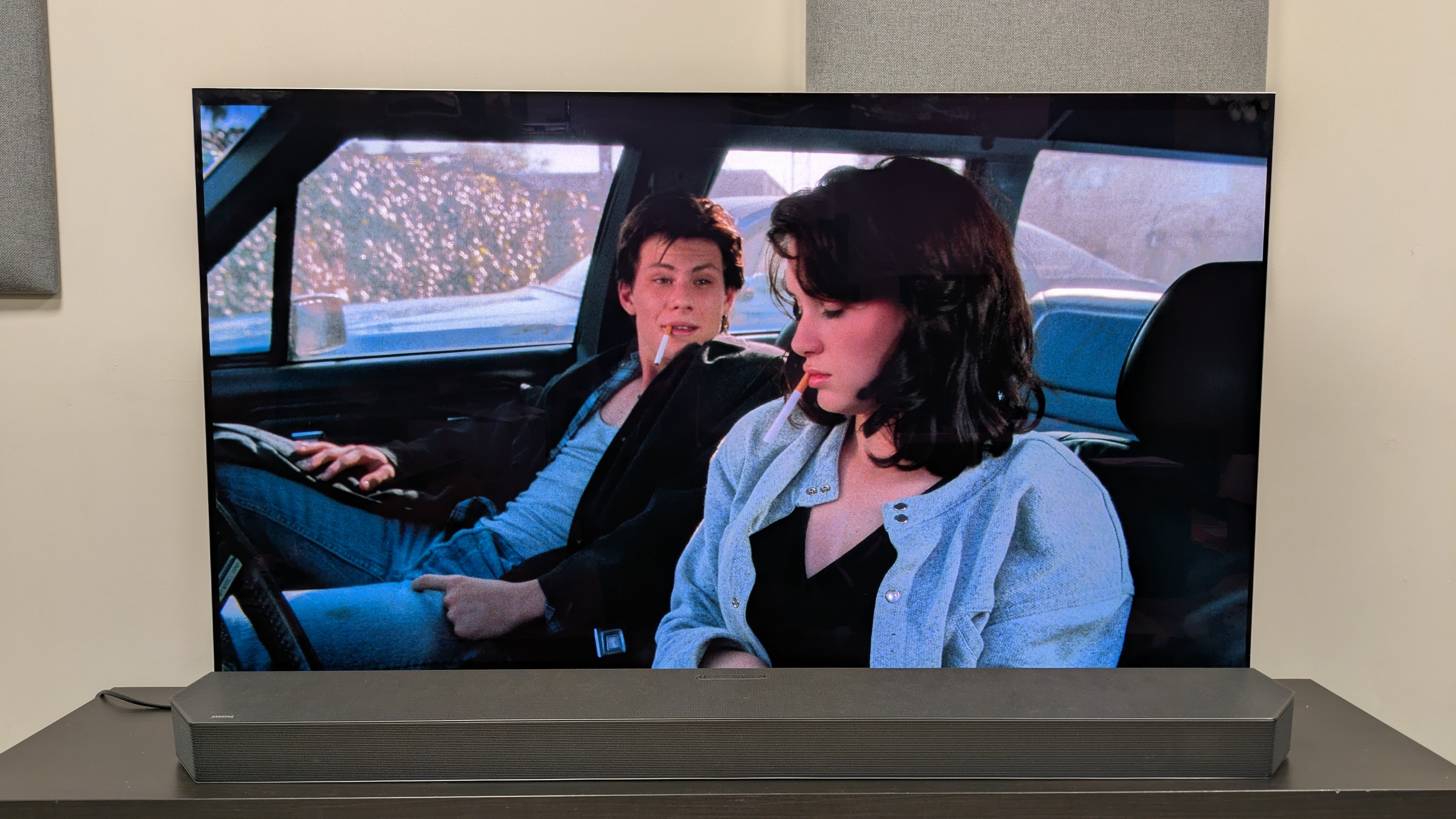Heathers 4K Blu-ray on LG G5 showing Veronica and J.D sat in car smoking 