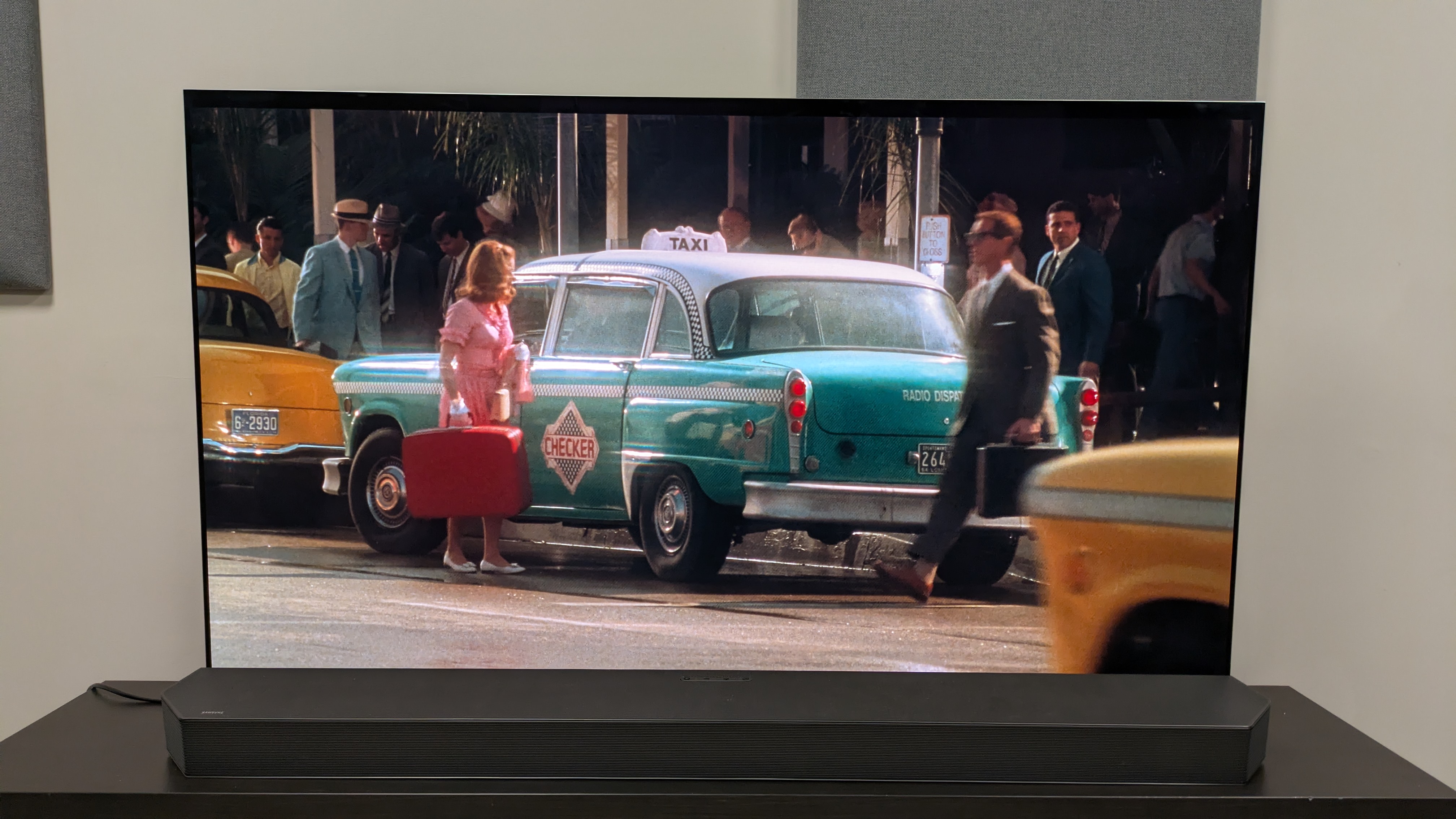 Catch Me If You Can 4K Blu-ray on LG G5 showing Brenda getting out of blue taxi
