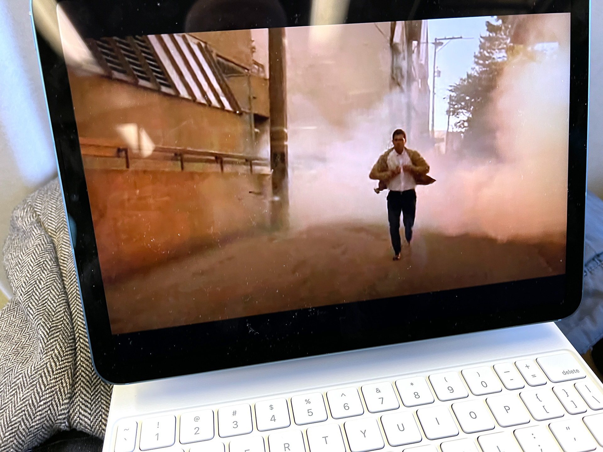 Apple iPad Air 5 playing Netflix