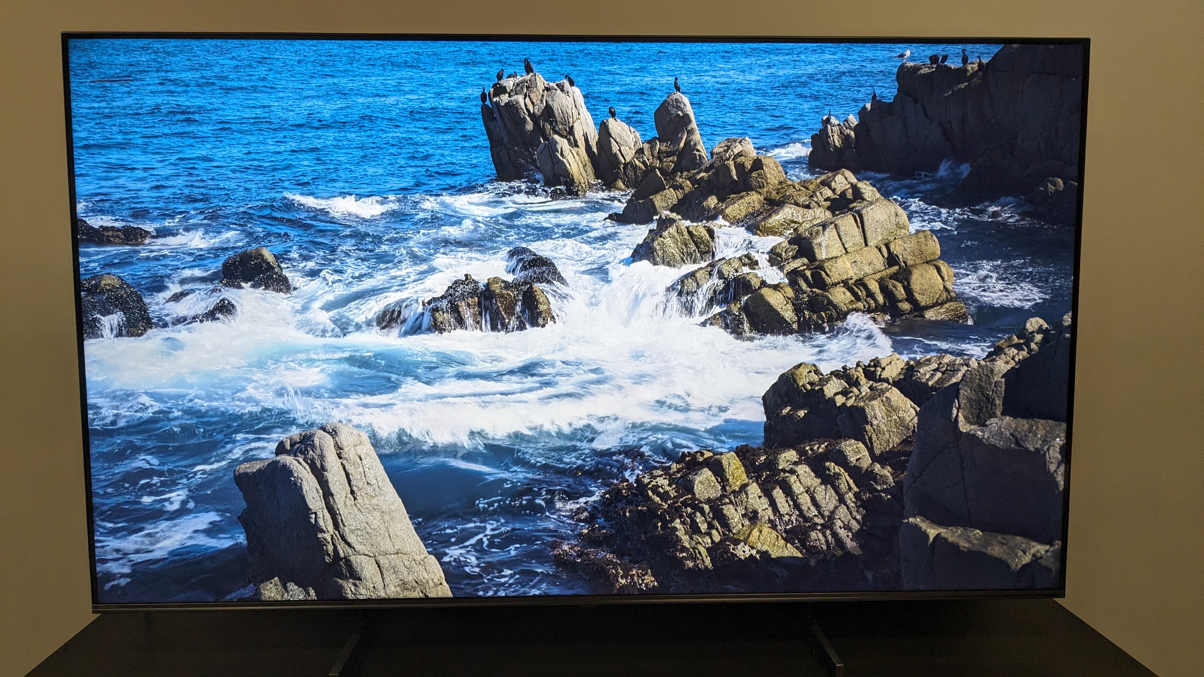 Hisense U6N with waves and rocks on screen 