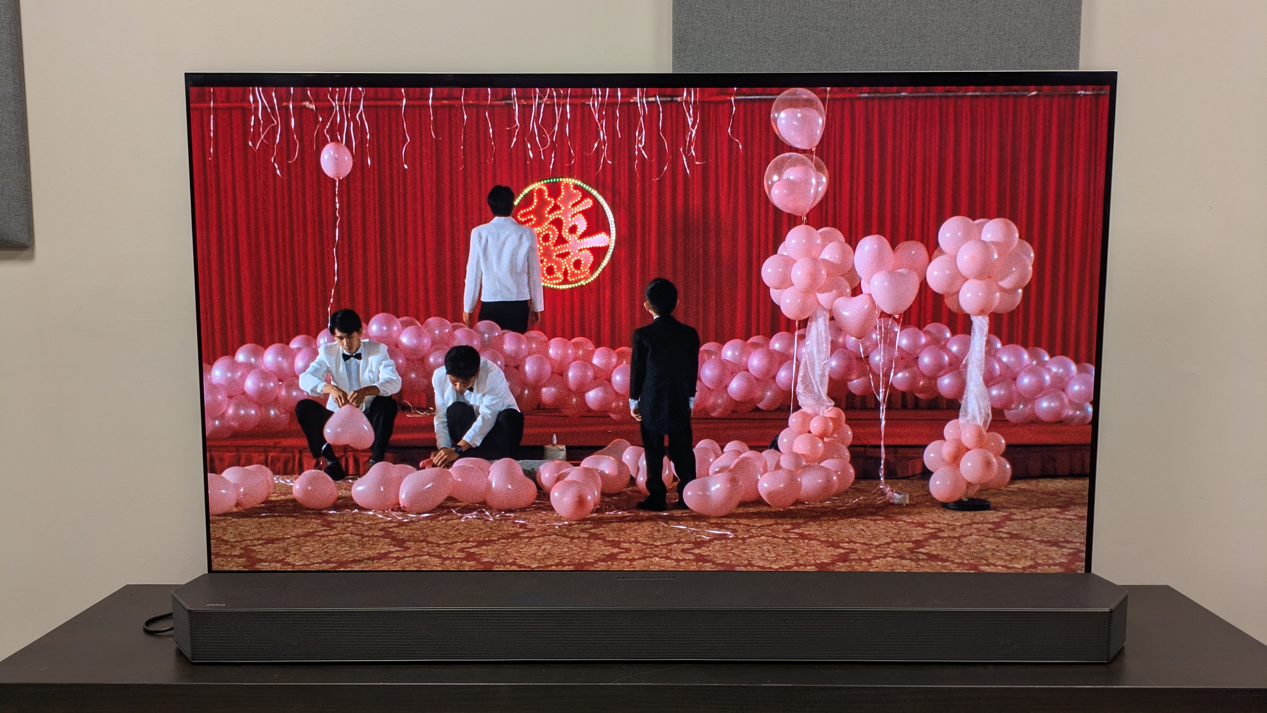 Yi Yi 4K Blu-ray on LG G5, showing Yang-Yang in front of red curtains 