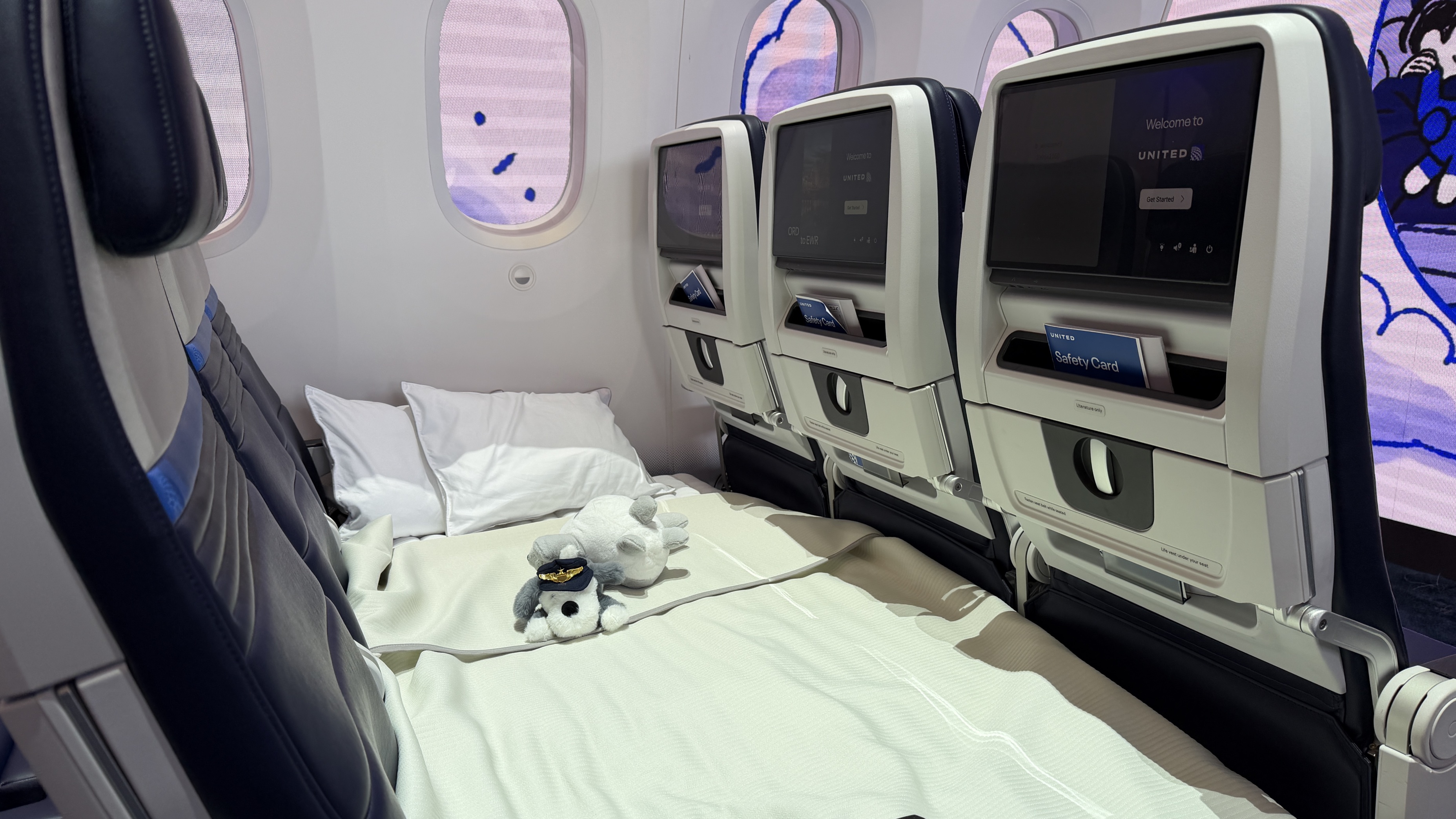 United Airlines Relax Row, close-up