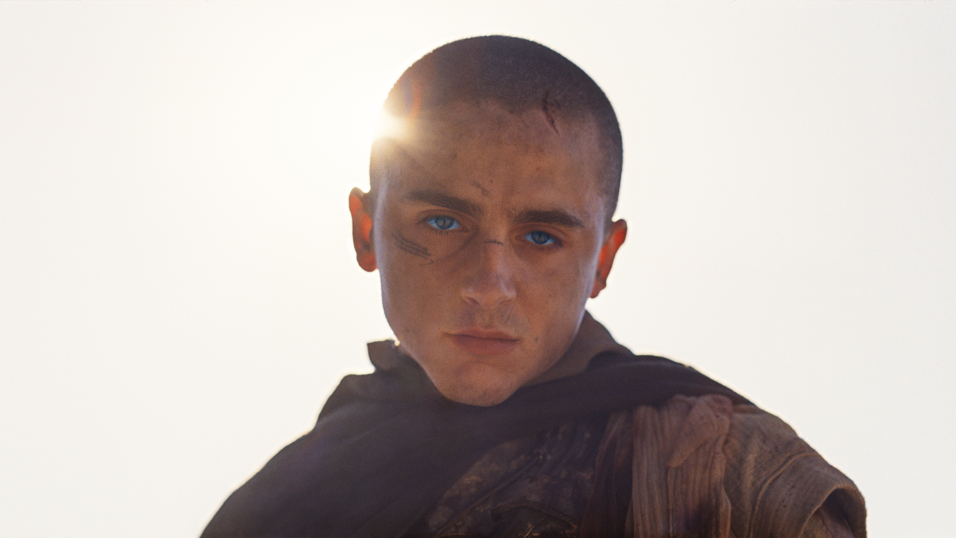 Paul Atreides standing with the Sun peering out from behind his head in Dune: Part 3