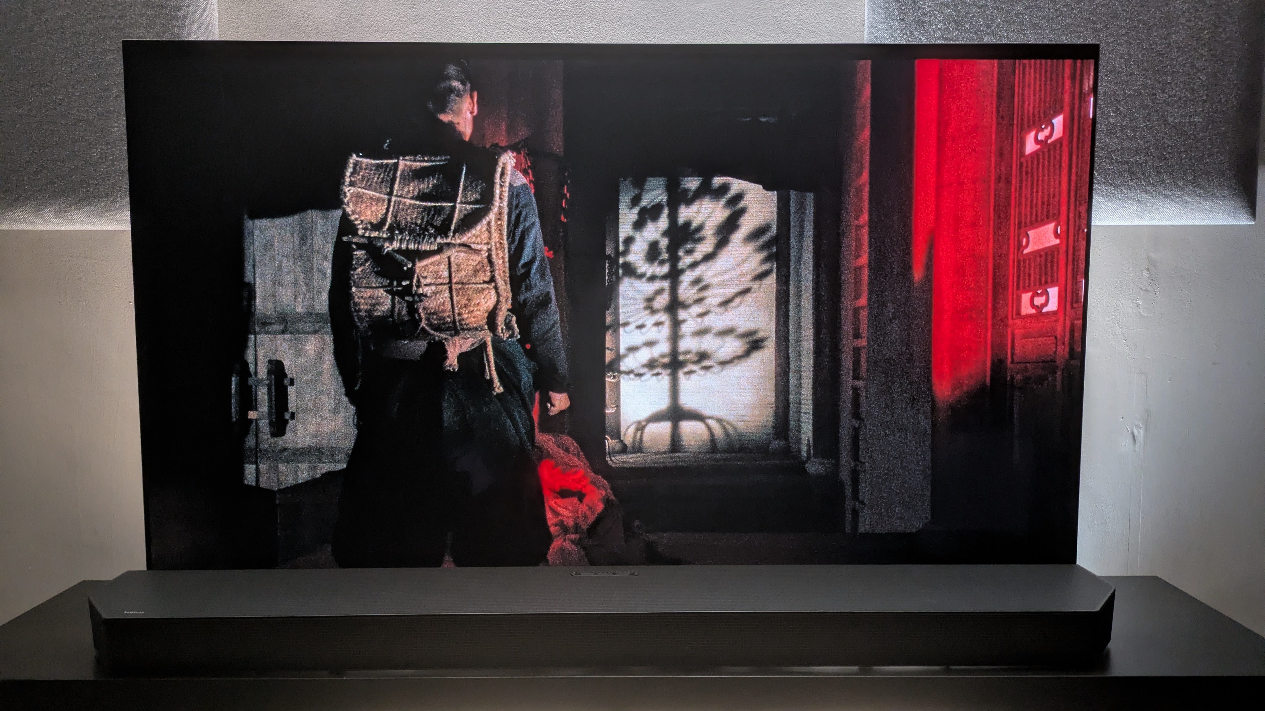 The Blade 4K Blu-ray on LG G5 showing Ding On facing away from the camera in a dark room with red light 