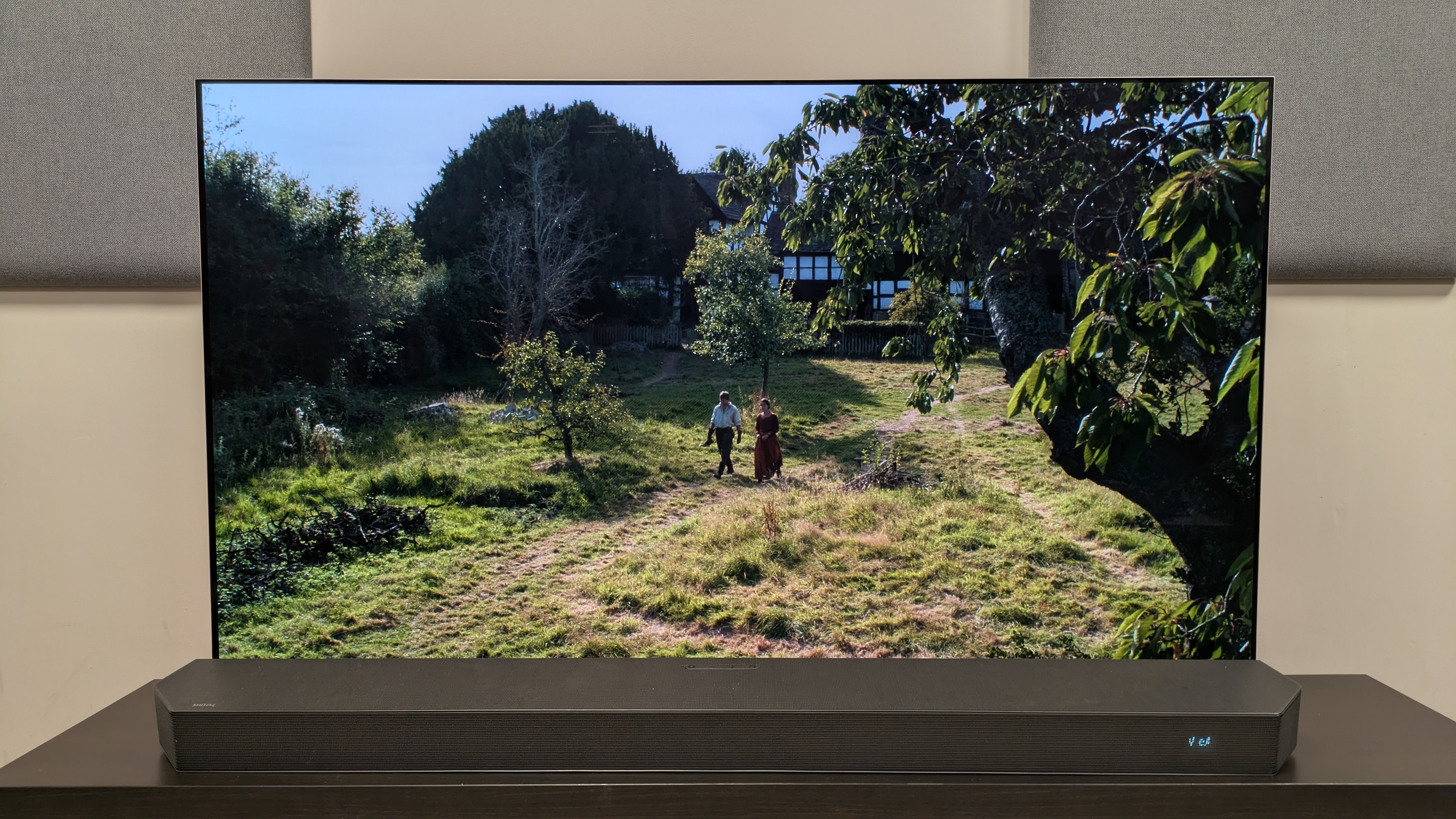 Hamnet 4K Blu-ray on LG G5 showing fields outside Shakespeare's house 