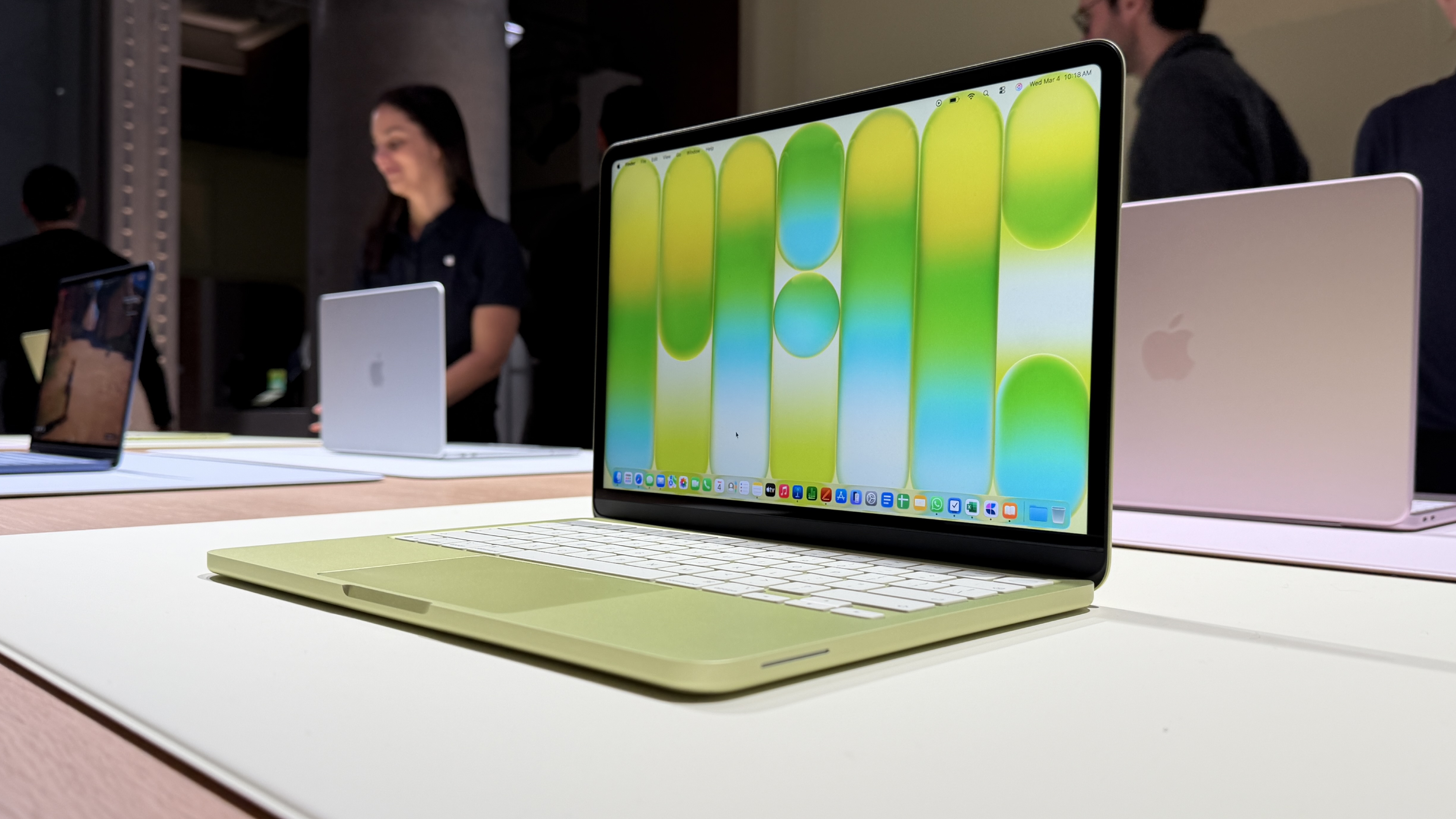 Apple MacBook Neo in Citrus